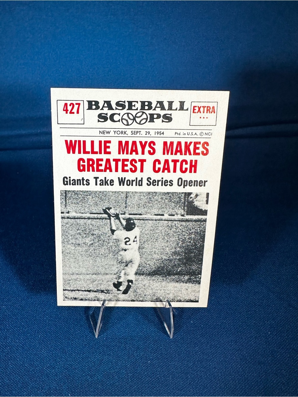 Baseball Scoops #427 Willie Mays Makes Greatest Catch Card - Red & Black